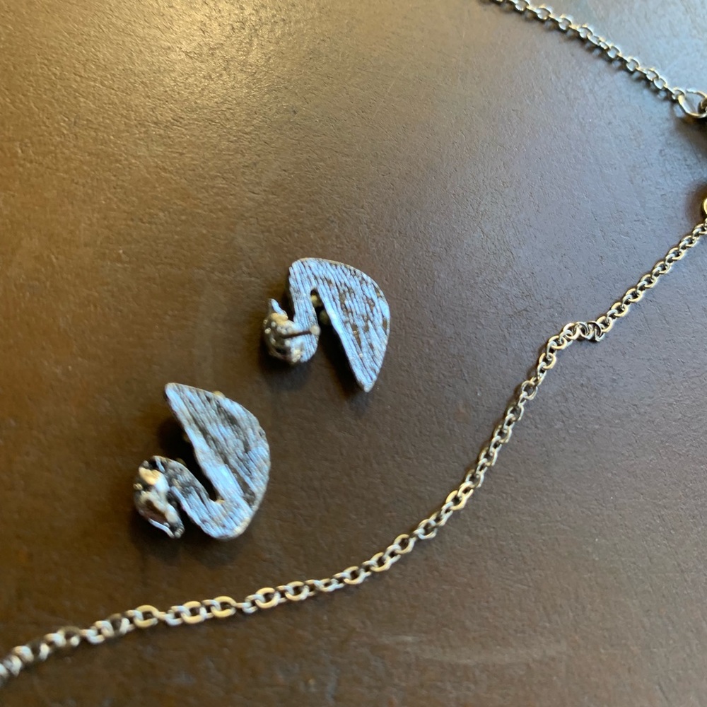 Beautiful Silver Plated Swan Necklace/Earrings 🌼 - Picture 5 of 6